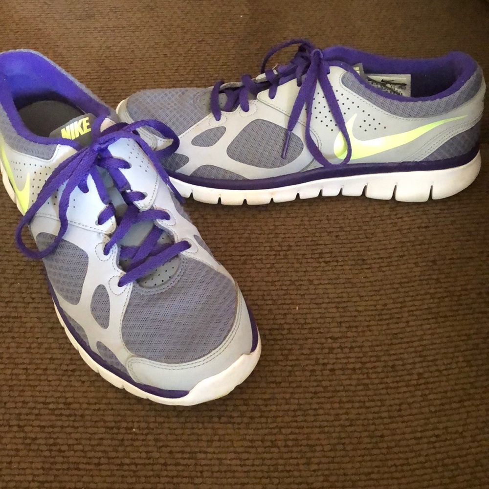 Nike tennis shoes